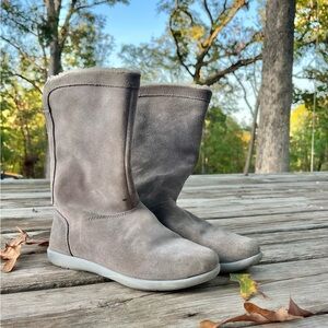 Gray Suede Croc Boots Girls Size 5 Crocs Sherpa Fleece Lining Fall Winter Boots